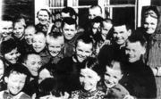 Ученики школы с учительницей. Суоникюля, 1937 г. Источни: SUS 