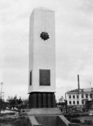 Памятник в честь освобождения Печенгской земли. Фото 1946. В 1958 здесь установлен другой обелиск Из фондов ПКМ 