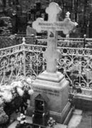 Могила митрополита Трифона (Туркестанова) на Введенском (Немецком) кладбище в Москве