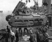 Погрузка танка в английском порту