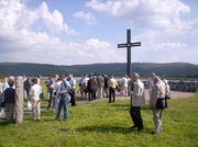 Родственники захороненных на кладбище егерей из Австрии. 2004
