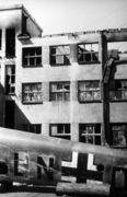 Сбитый немецкий самолет «Хейнкель», выставленный для обозрения в Мурманске. 1941 Из фондов МИНО 
