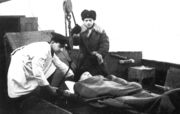 Прием раненых на санитарный транспорт на полуострове Рыбачий. 1942 г.