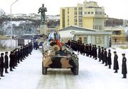 Североморск встречает останки подводников "Курска". 2001 Фото Л. Федосеева 