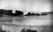После бомбежки горит порт Лиинахамари. 1944 Из кн.: Turjanmeren Maa: Petsamon historia 