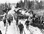 Мурманская железная дорога между Кестеньгой и Лоухи в годы ВОВ. На рельсах солдаты 6-й горной дивизии СС «Норд»