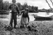Лов семги саамами на реке Печенга. 1930-е гг. Фото Антти Хямяляйнен. Источник: SKMa 