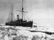 В тяжелых льдах. 1912 г.