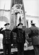 Памятник героям-североморцам в г. Полярный Фото Л. Федосеева 