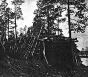 Навес-укрытие для оленей у оз. Леакклувташ, Вуэннияур. 1933 г. Источник: SКМa 